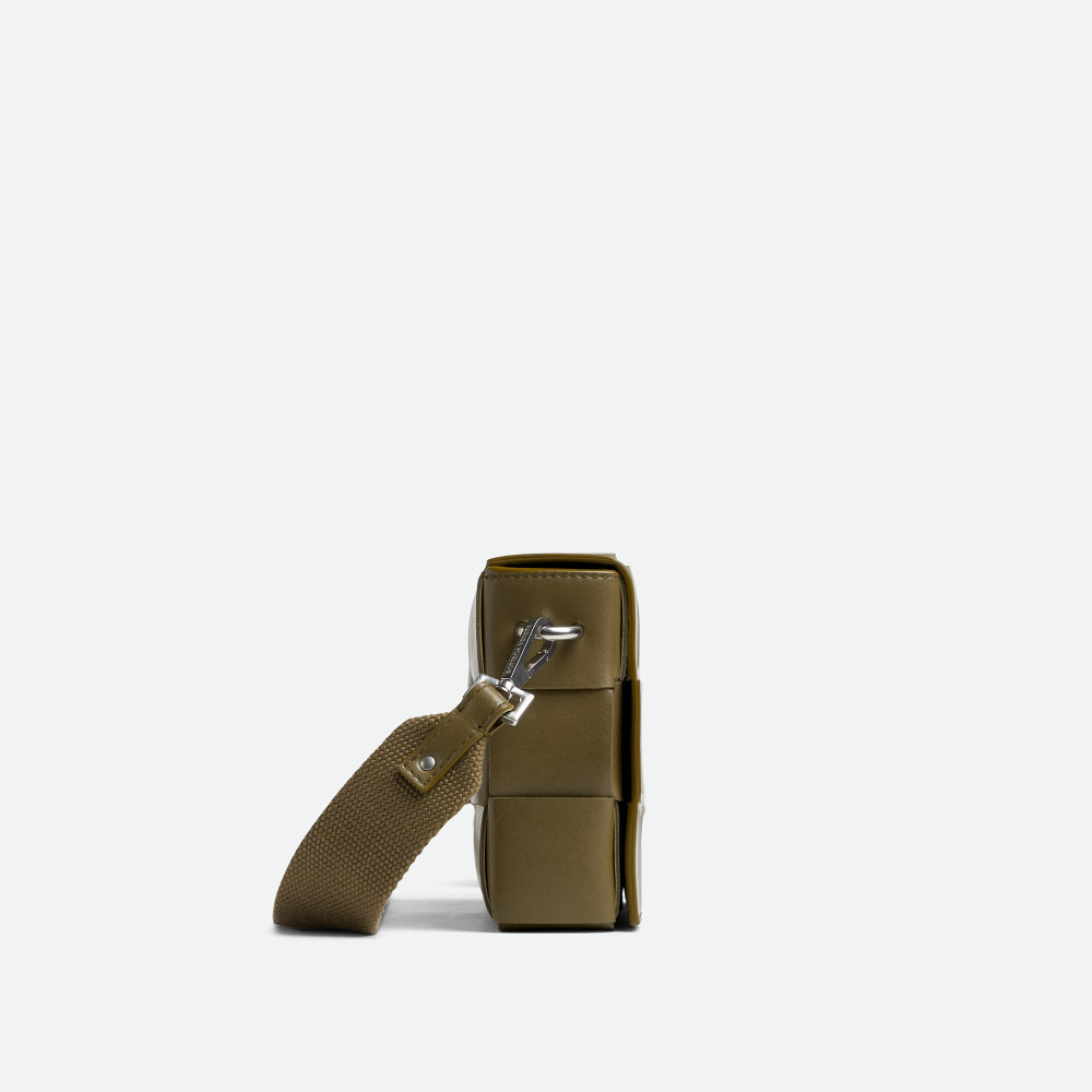 Cassette With Versatile Strap Cassette With Versatile Strap