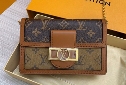 Dauphine Chain Wallet M68746 Details