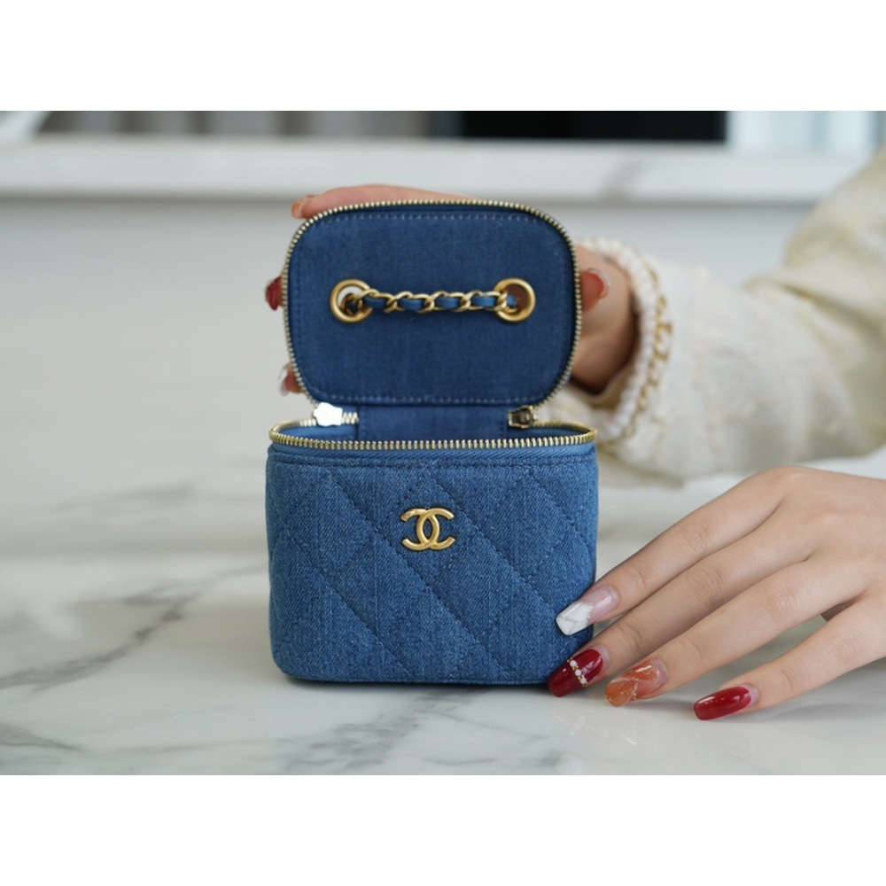 CHANEL PEARL CRUSH MINI VANITY CASE