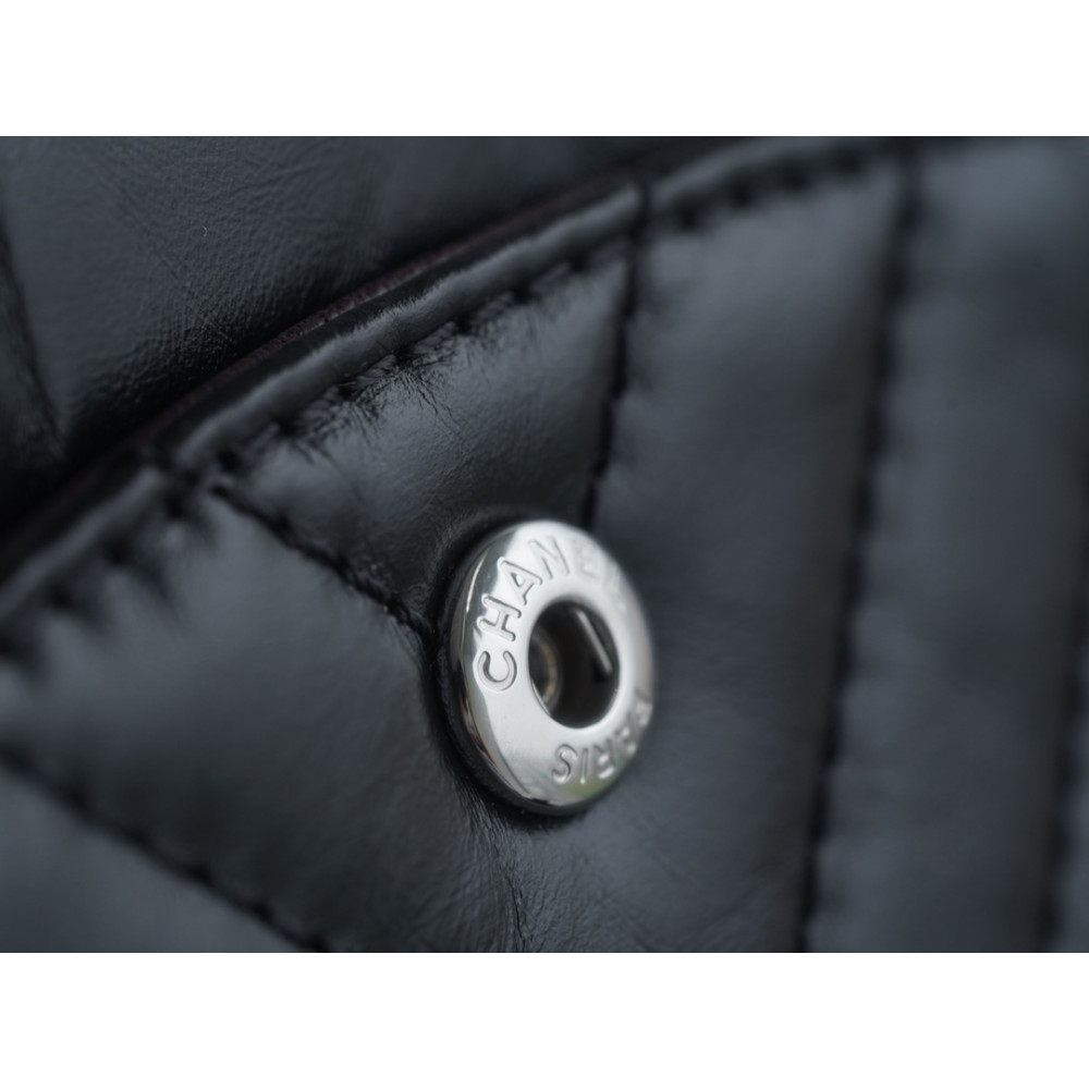 CHANEL LARGE 2.55 REISSUE 225 FLAP BAG CHANEL LARGE 2.55 REISSUE 225 FLAP BAG