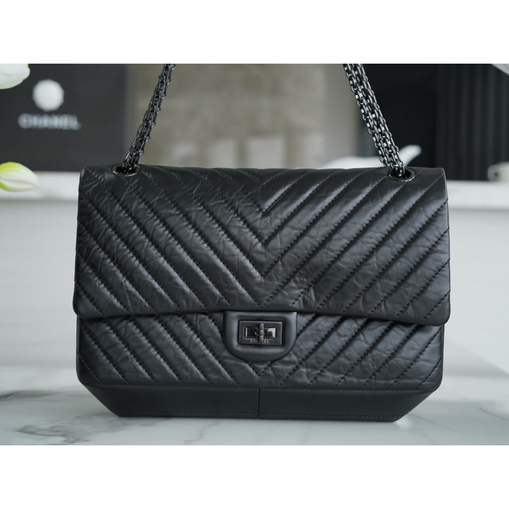 CHANEL LARGE 2.55 REISSUE 225 FLAP BAG CHANEL LARGE 2.55 REISSUE 225 FLAP BAG