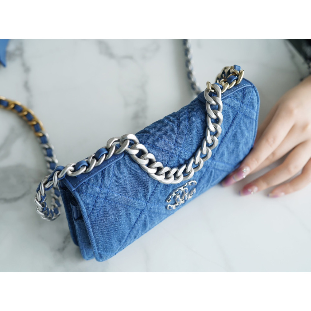 CHANEL SMALL 19 FLAP BAG CHANEL SMALL 19 FLAP BAG