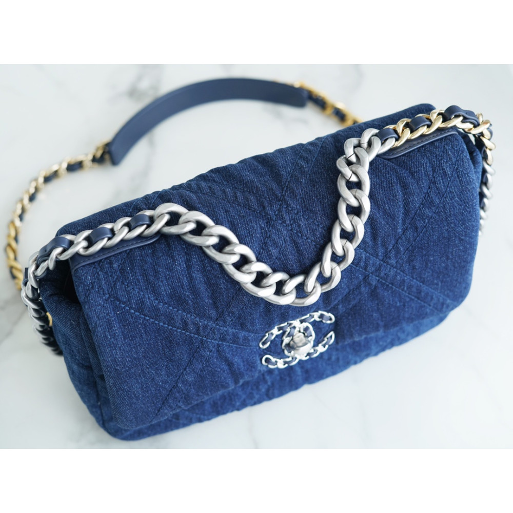 CHANEL SMALL 19 FLAP BAG CHANEL SMALL 19 FLAP BAG