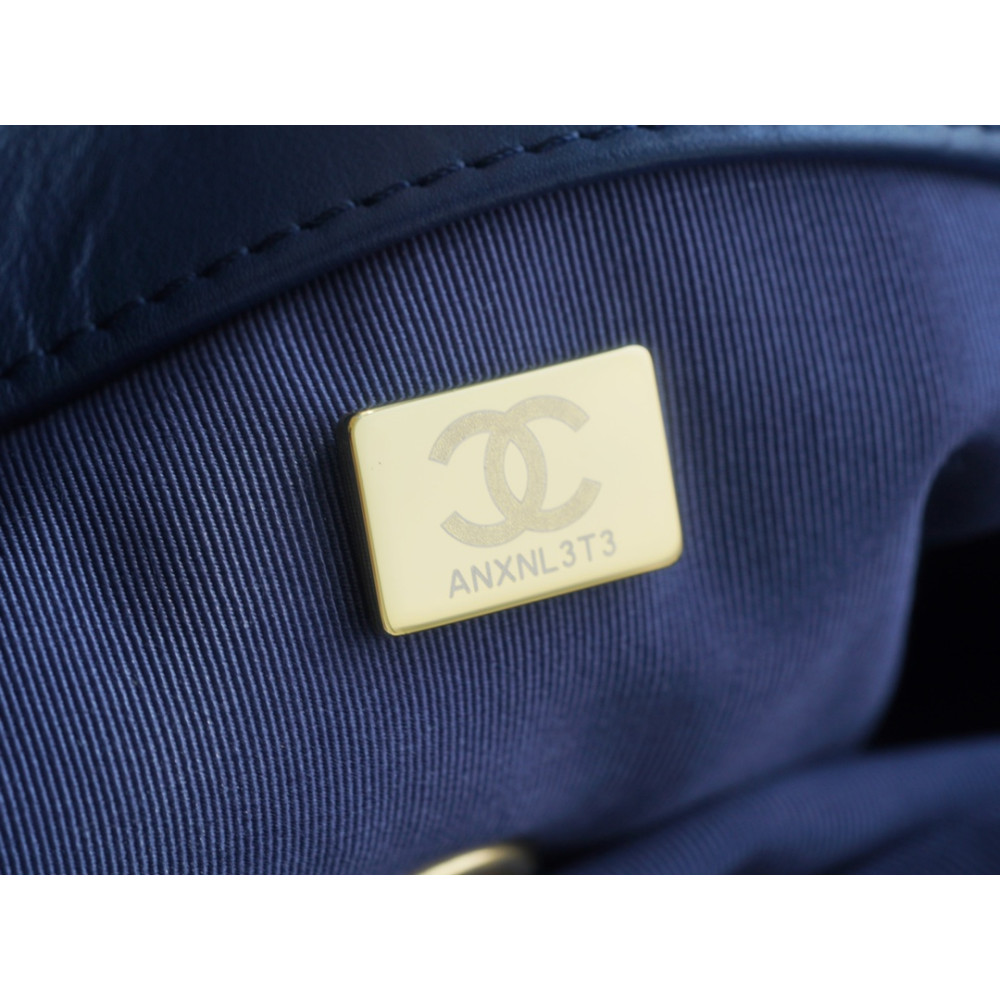 CHANEL MEDIUM 19 FLAP BAG CHANEL MEDIUM 19 FLAP BAG