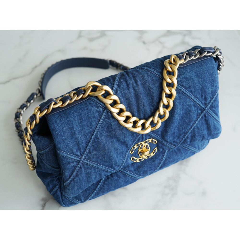 CHANEL MEDIUM 19 FLAP BAG CHANEL MEDIUM 19 FLAP BAG