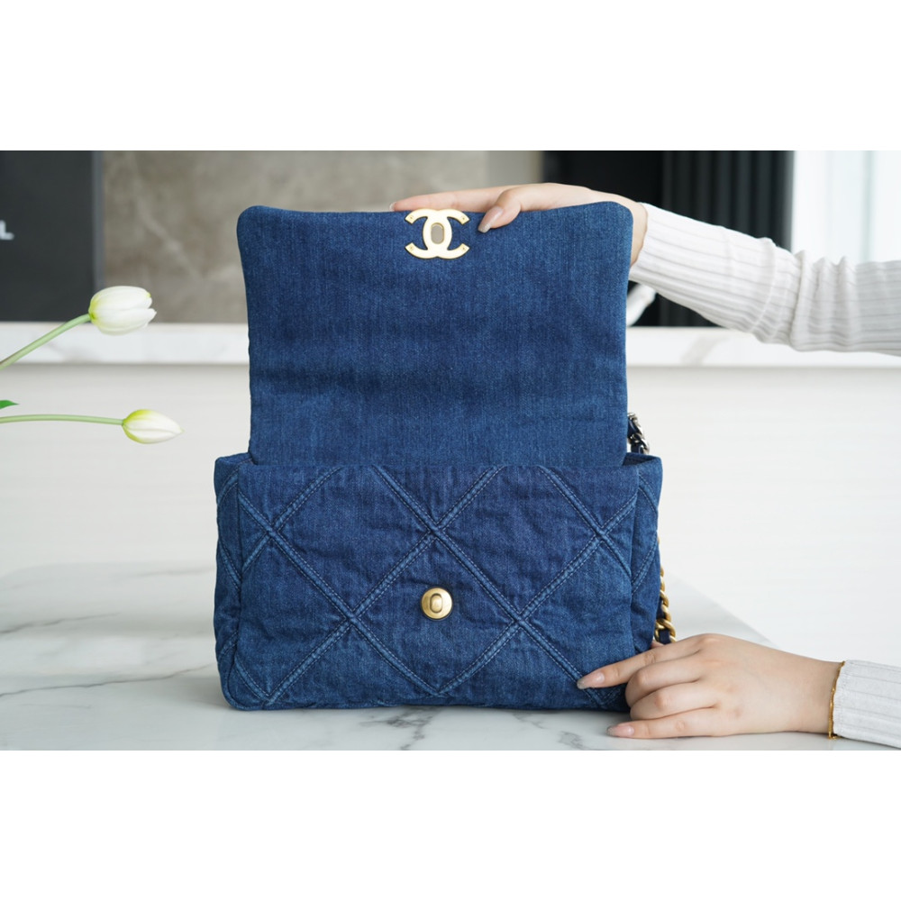 CHANEL MEDIUM 19 FLAP BAG CHANEL MEDIUM 19 FLAP BAG