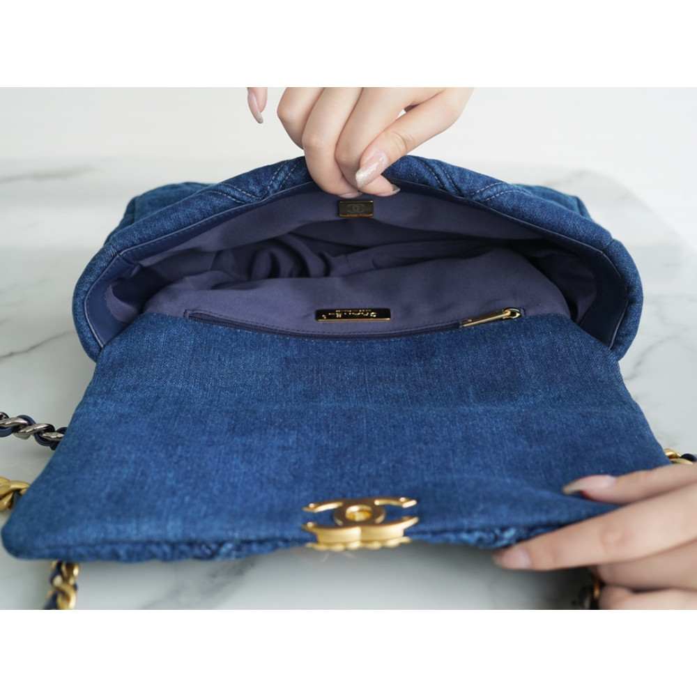CHANEL MEDIUM 19 FLAP BAG CHANEL MEDIUM 19 FLAP BAG