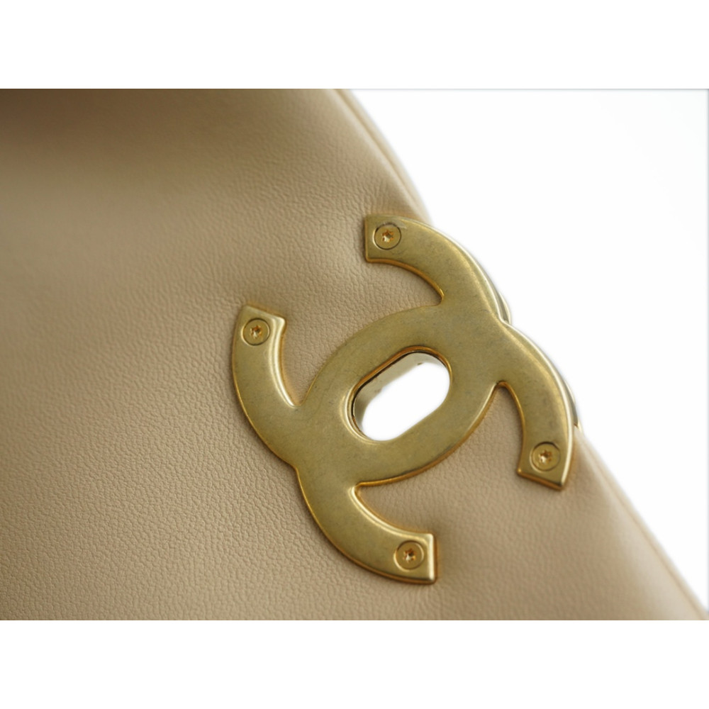 CHANEL MEDIUM 19 FLAP BAG CHANEL MEDIUM 19 FLAP BAG