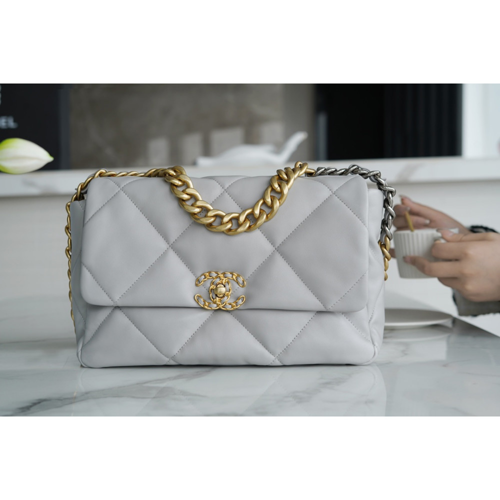 CHANEL MEDIUM 19 FLAP BAG