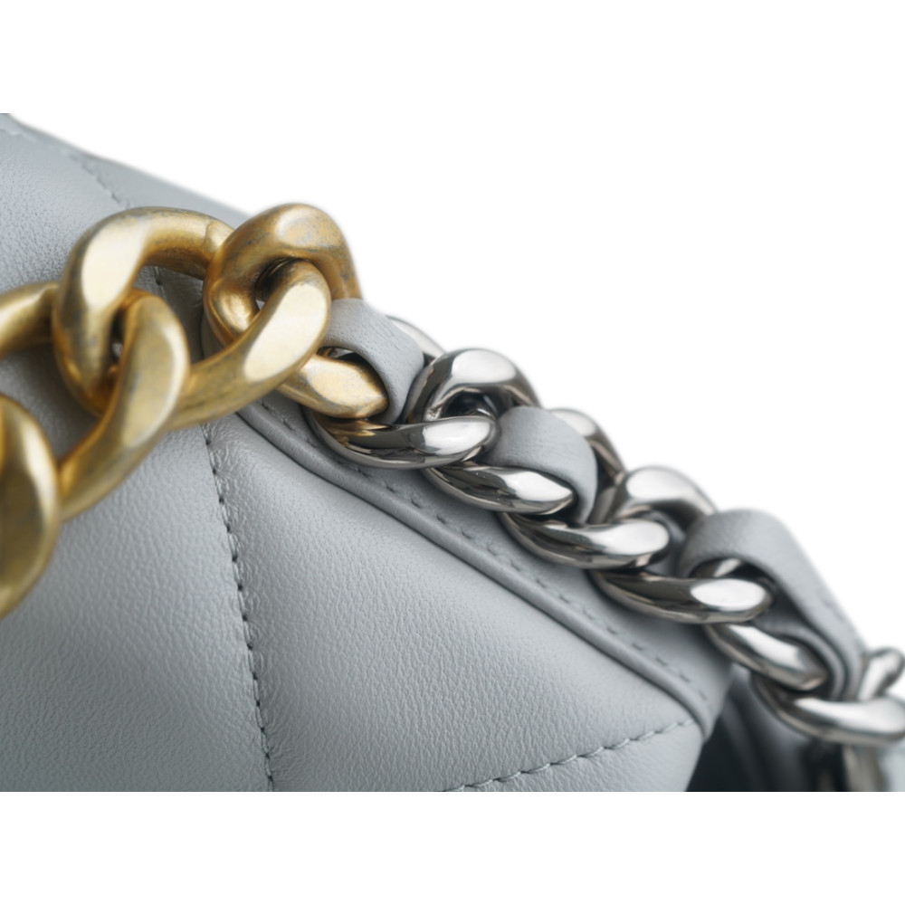 CHANEL MEDIUM 19 FLAP BAG
