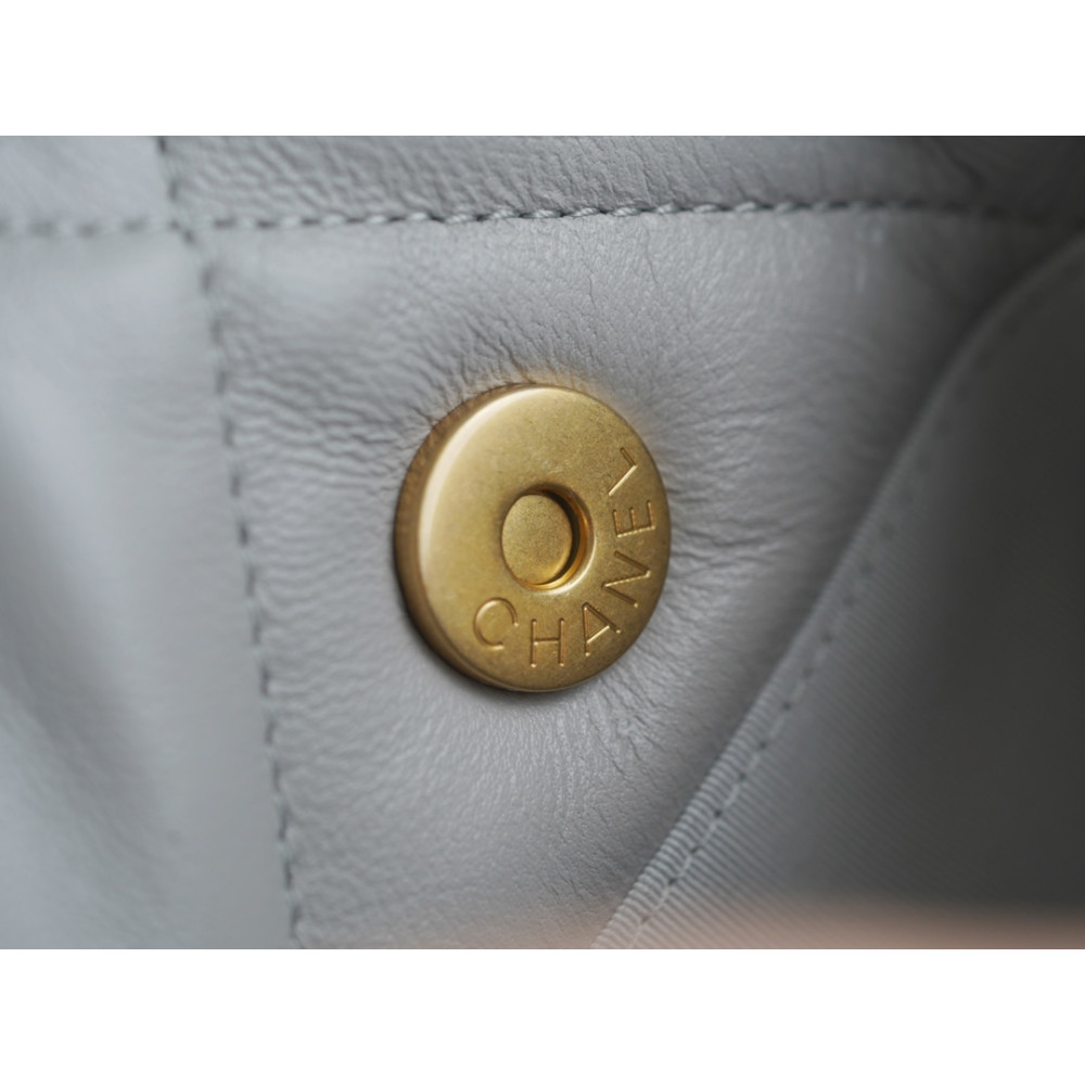 CHANEL MEDIUM 19 FLAP BAG