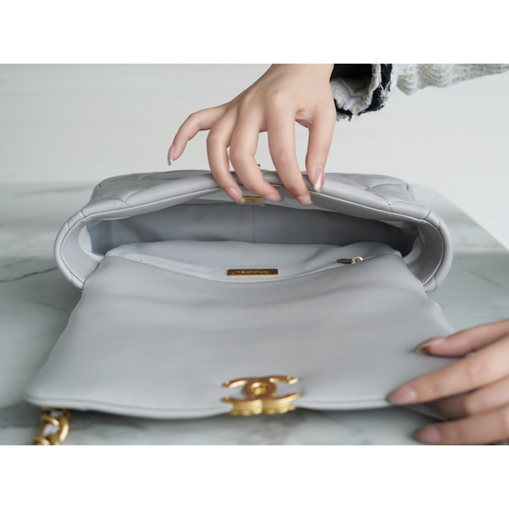 CHANEL MEDIUM 19 FLAP BAG