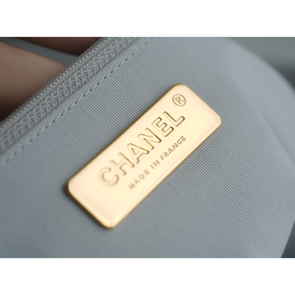 CHANEL MEDIUM 19 FLAP BAG