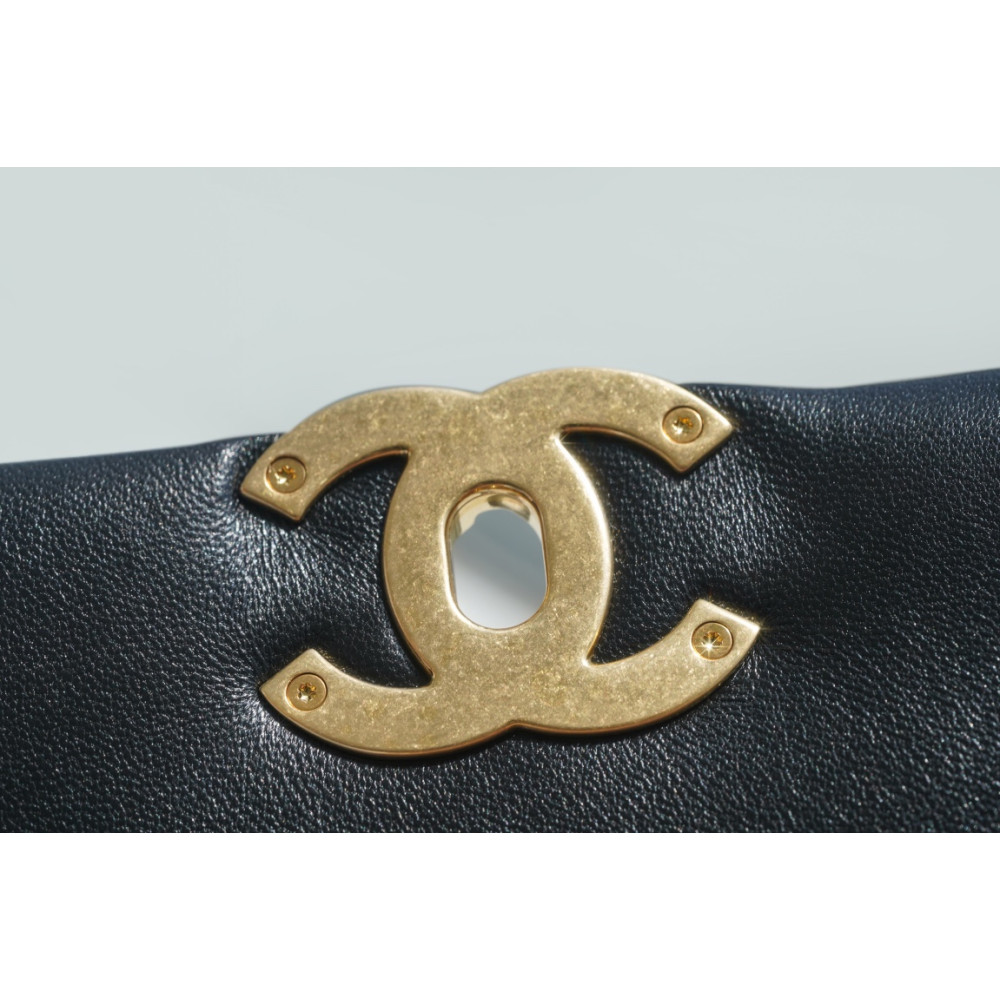 CHANEL MEDIUM 19 FLAP BAG CHANEL MEDIUM 19 FLAP BAG