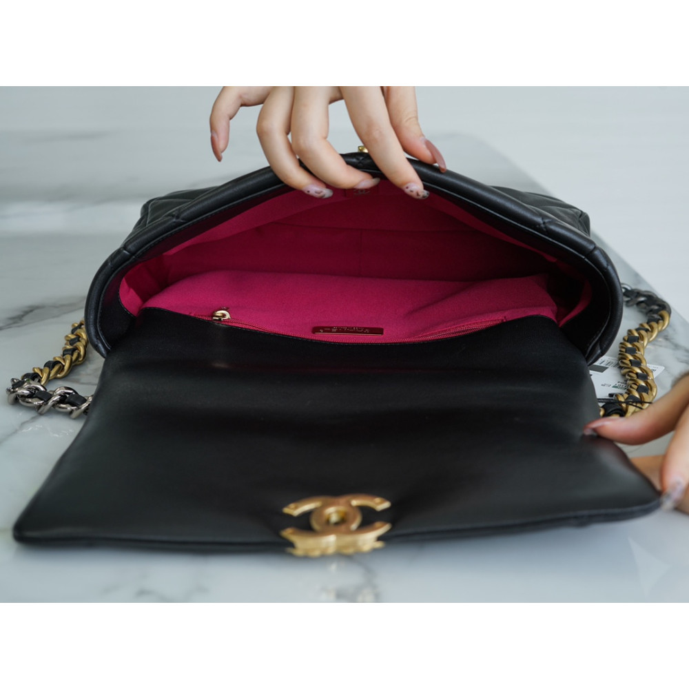 CHANEL MEDIUM 19 FLAP BAG CHANEL MEDIUM 19 FLAP BAG