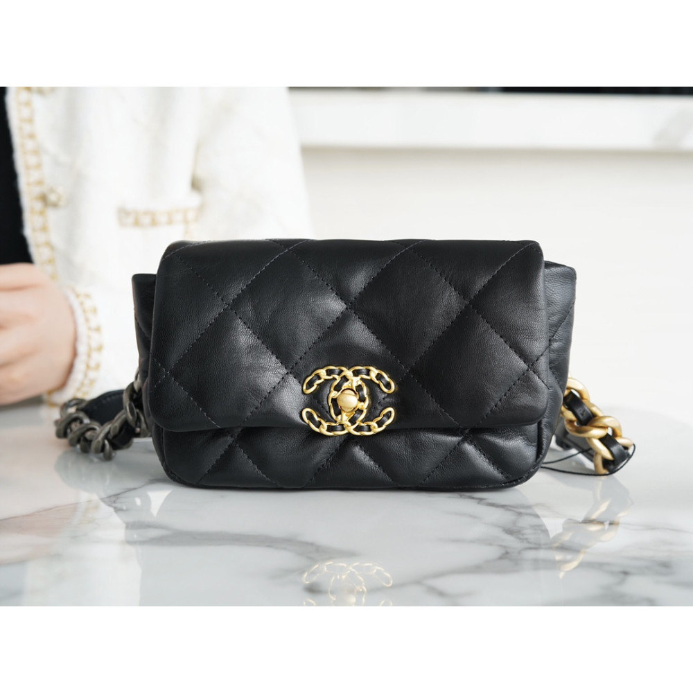 CHANEL 19 WAIST BAG