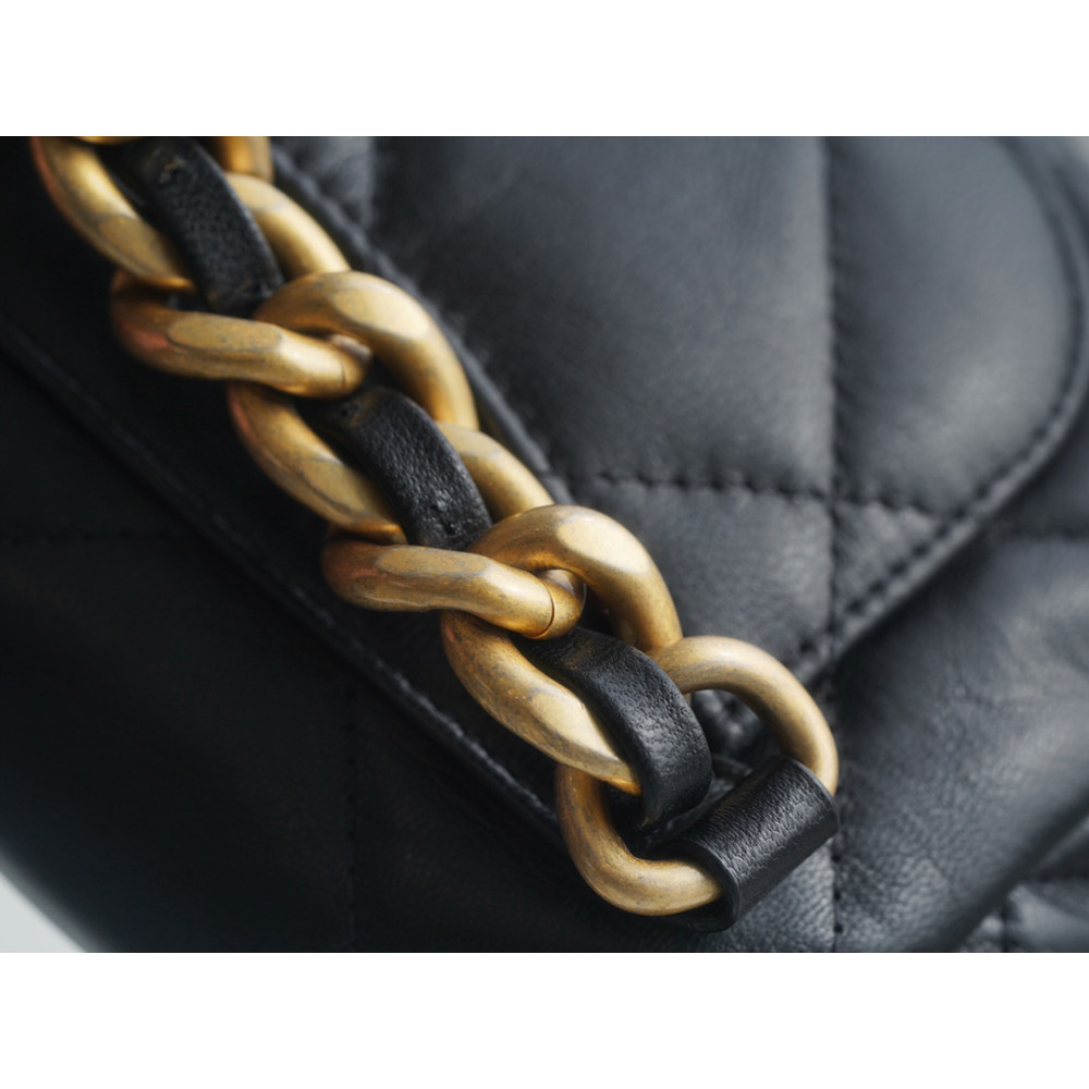 CHANEL 19 WAIST BAG