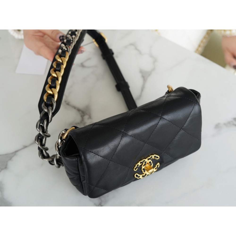 CHANEL 19 WAIST BAG