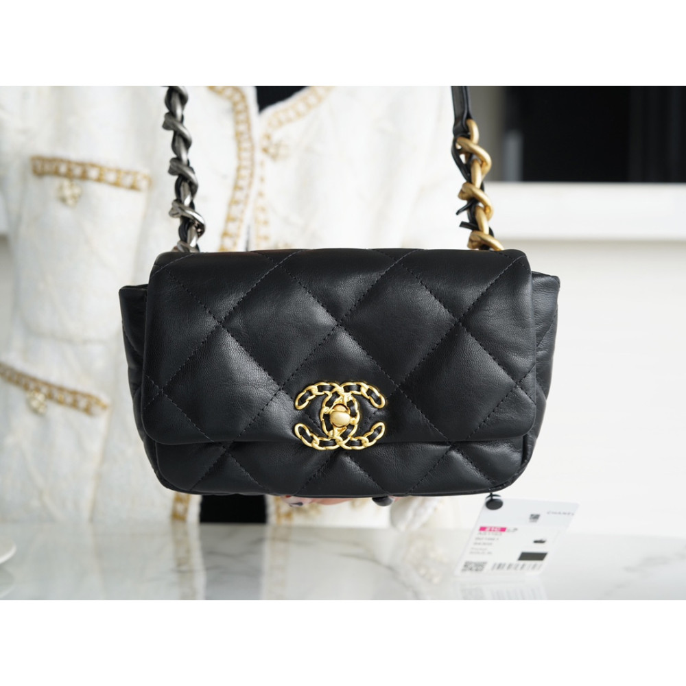 CHANEL 19 WAIST BAG