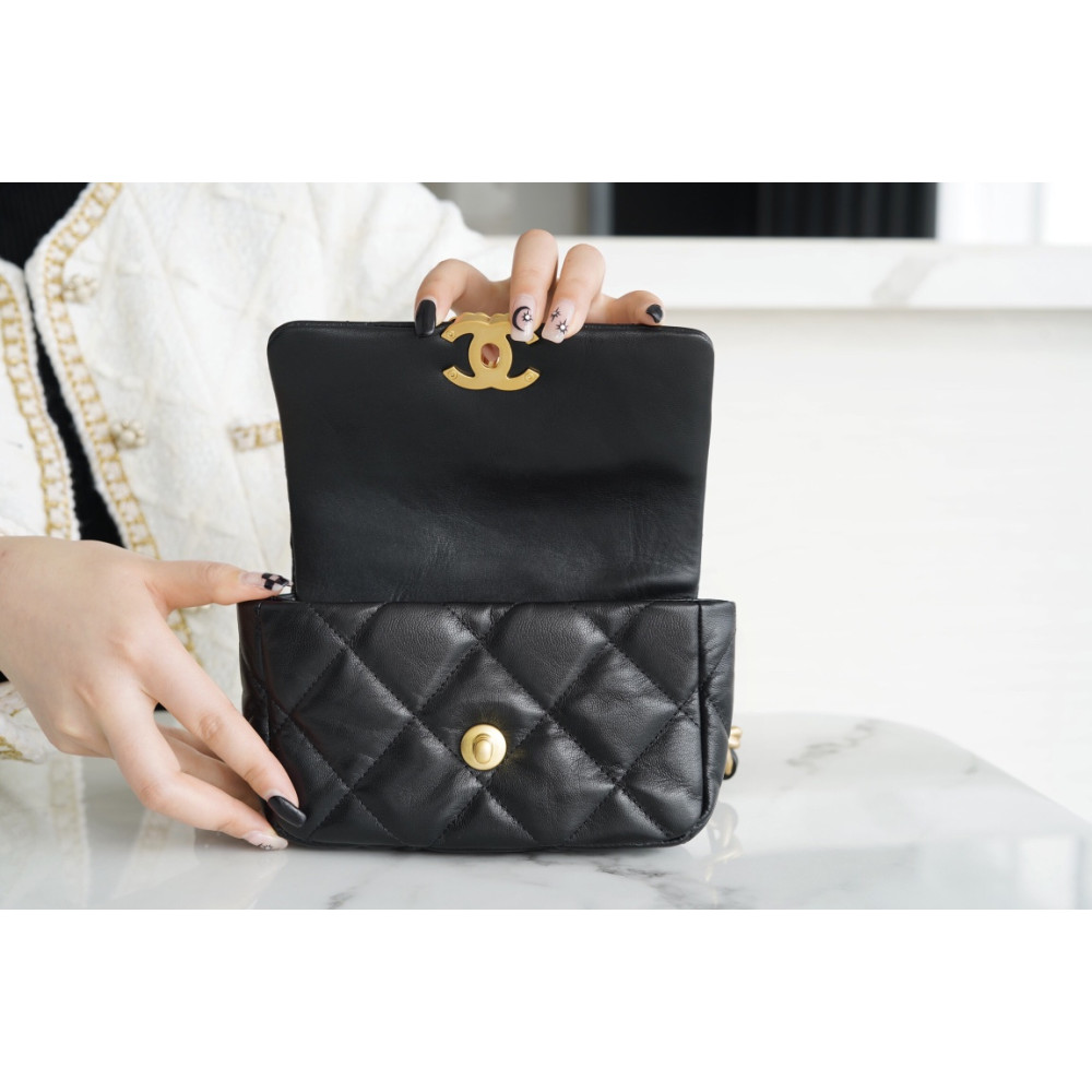 CHANEL 19 WAIST BAG