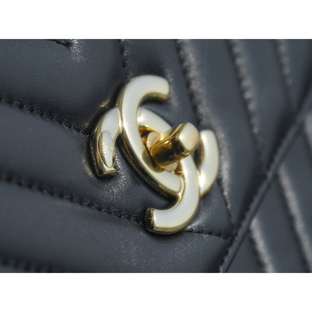 CHANEL SMALL HANDLE FLAP BAG CHANEL SMALL HANDLE FLAP BAG