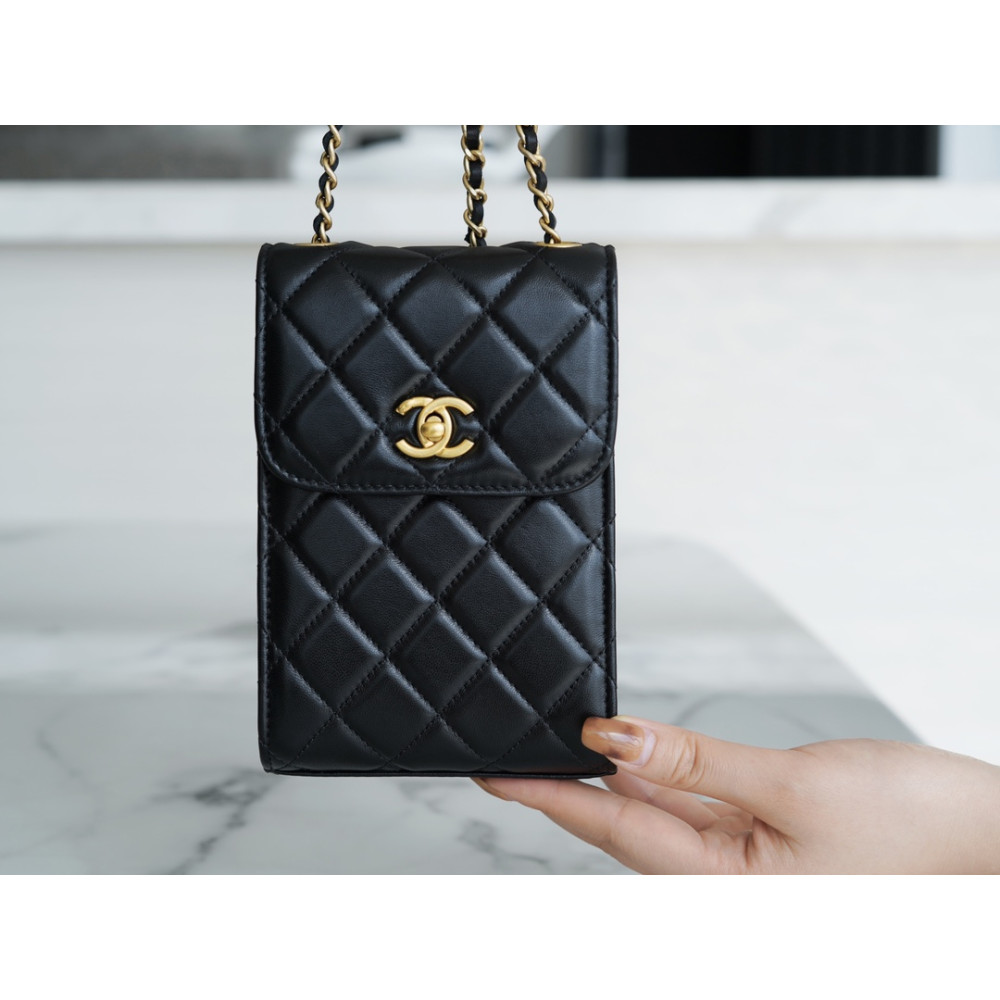 CHANEL PEARL CRUSH PHONE HOLDER WITH CHAIN BAG