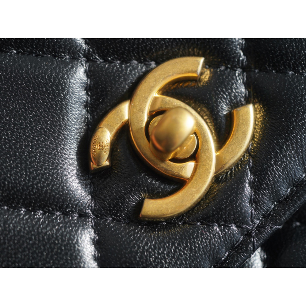 CHANEL PEARL CRUSH PHONE HOLDER WITH CHAIN BAG