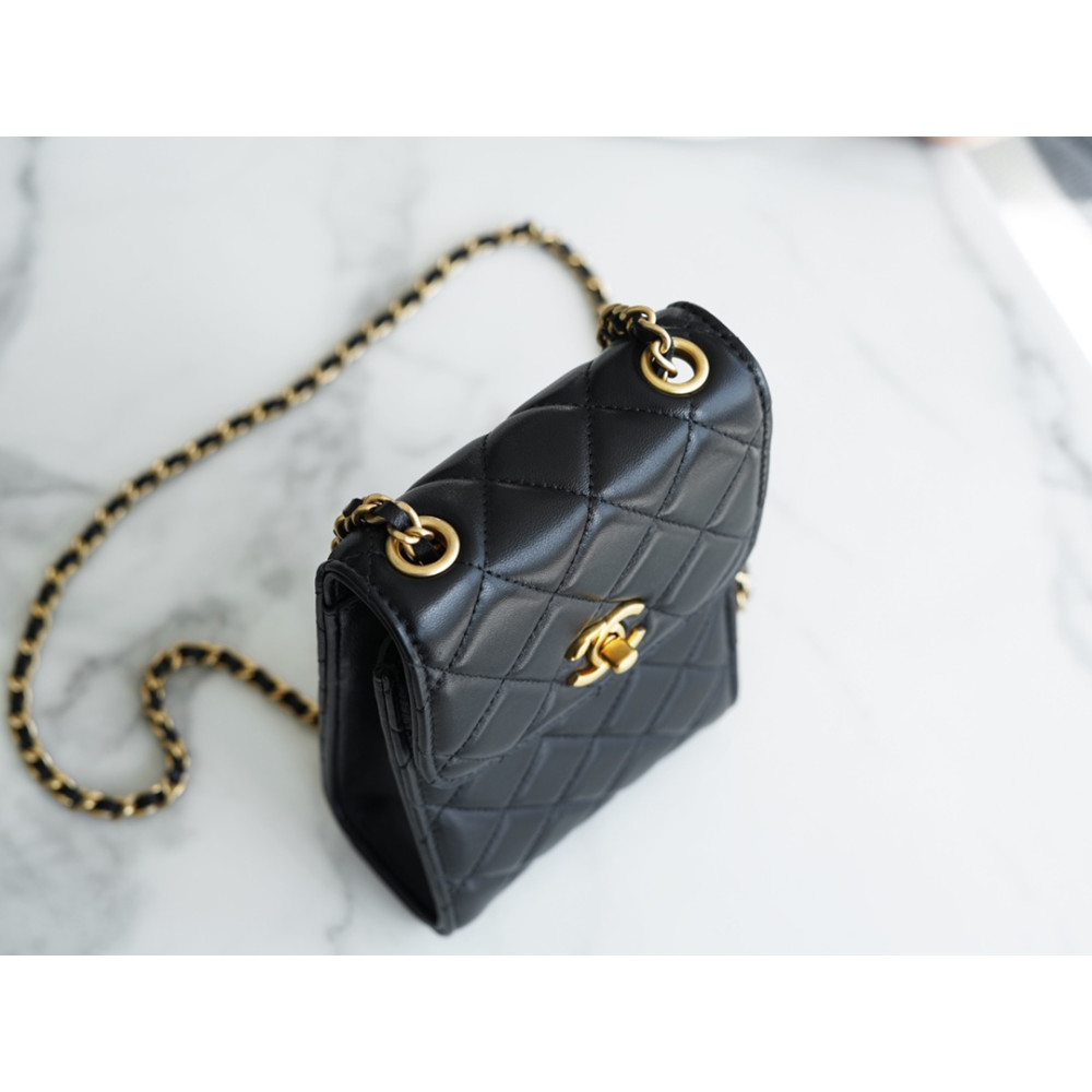 CHANEL PEARL CRUSH PHONE HOLDER WITH CHAIN BAG
