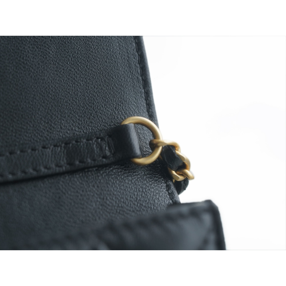 CHANEL PEARL CRUSH CLUTCH WITH CHAIN BAG CHANEL PEARL CRUSH CLUTCH WITH CHAIN BAG