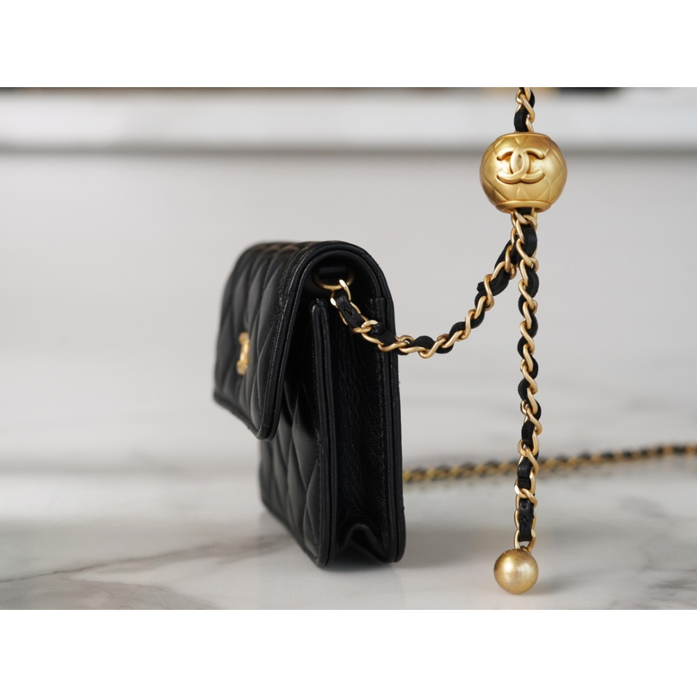 CHANEL PEARL CRUSH CLUTCH WITH CHAIN BAG CHANEL PEARL CRUSH CLUTCH WITH CHAIN BAG