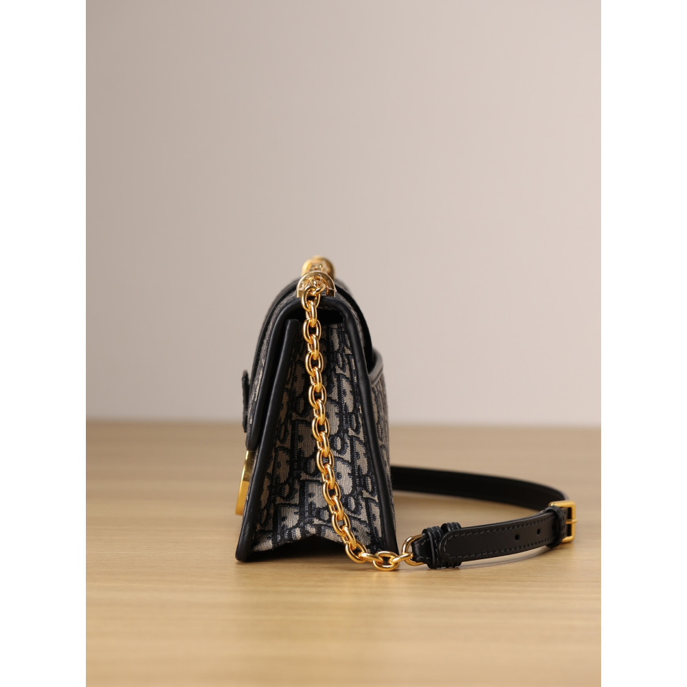 30 MONTAIGNE CHAIN BAG