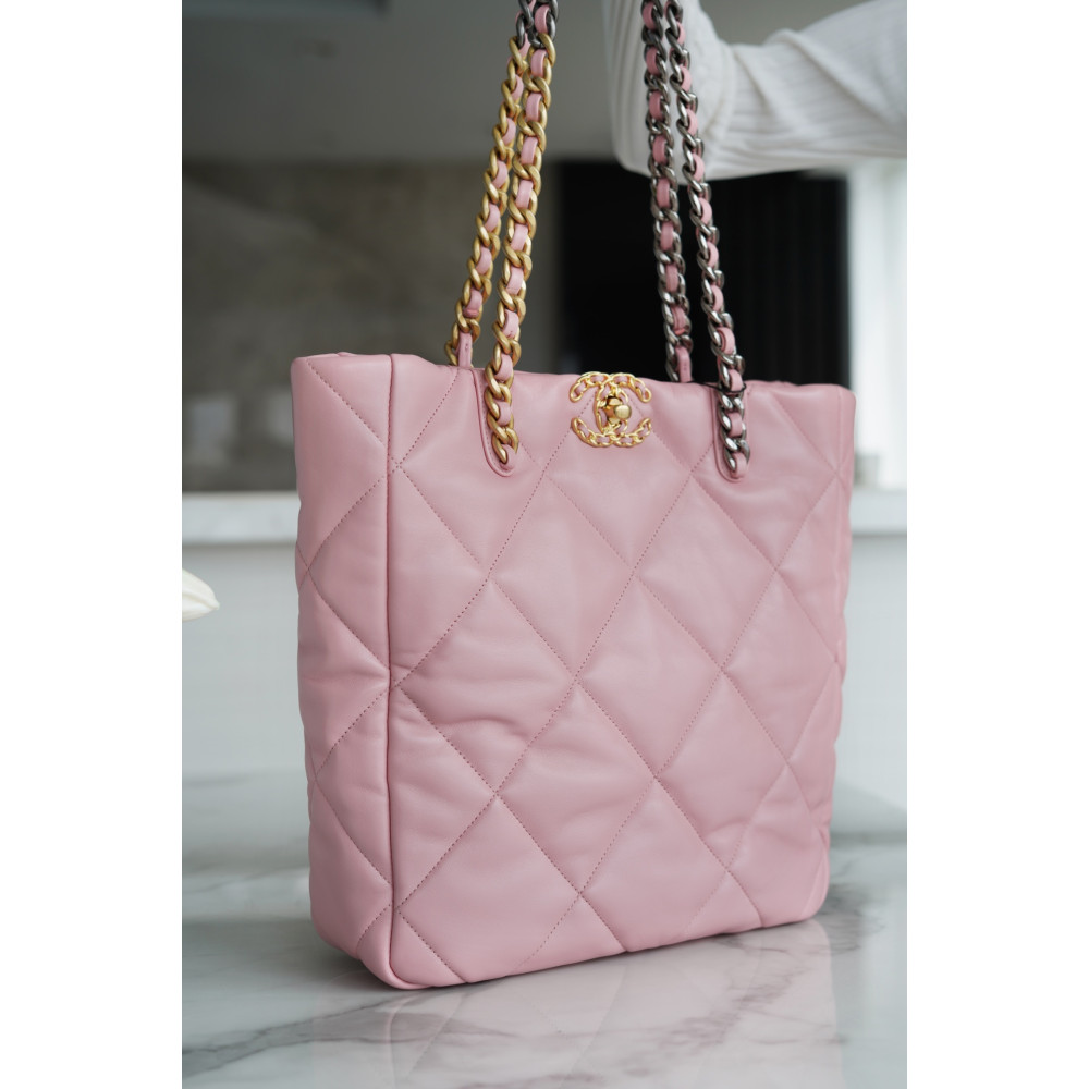 CHANEL 19 EAST WEST SHOPPING BAG CHANEL 19 EAST WEST SHOPPING BAG