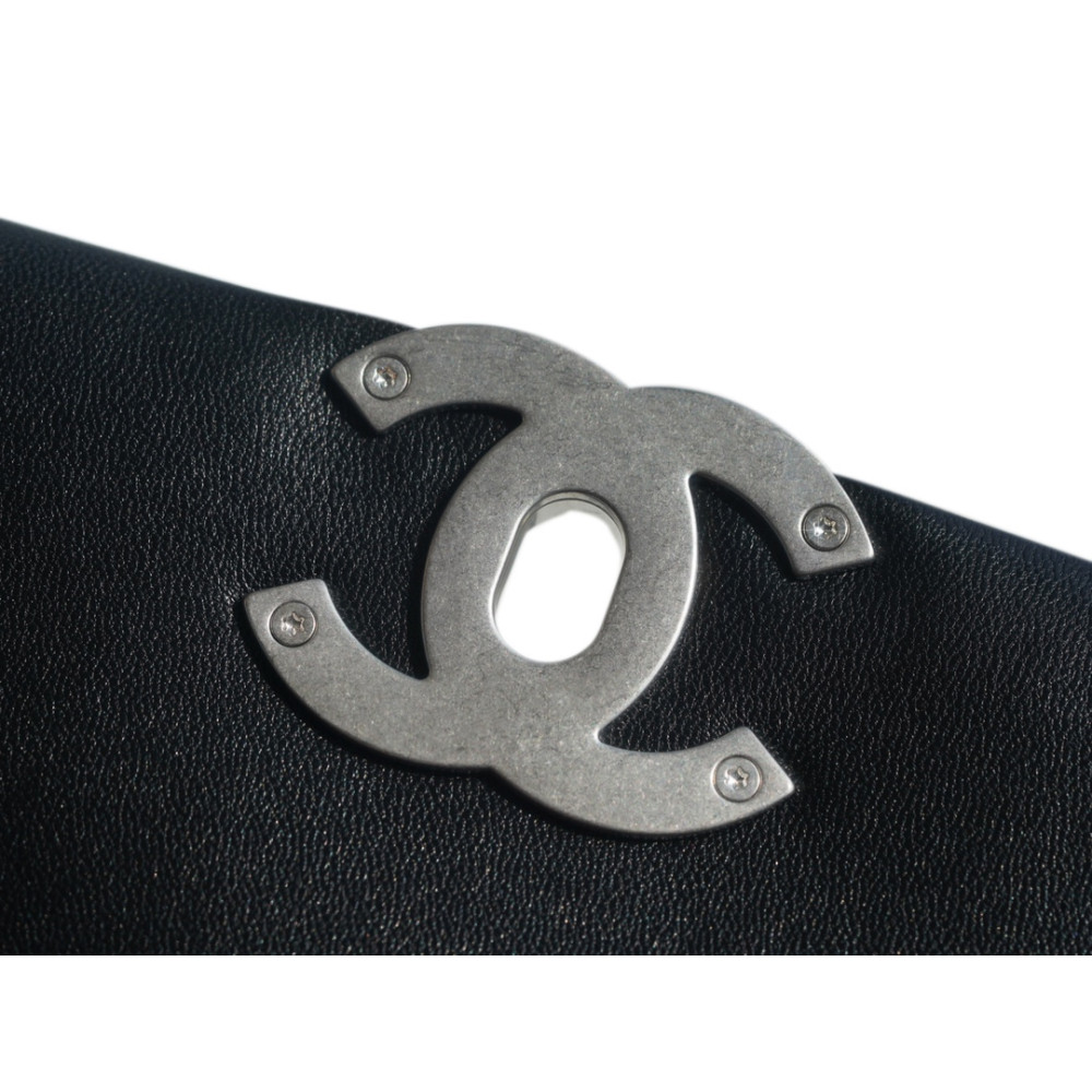 CHANEL SMALL 19 FLAP BAG