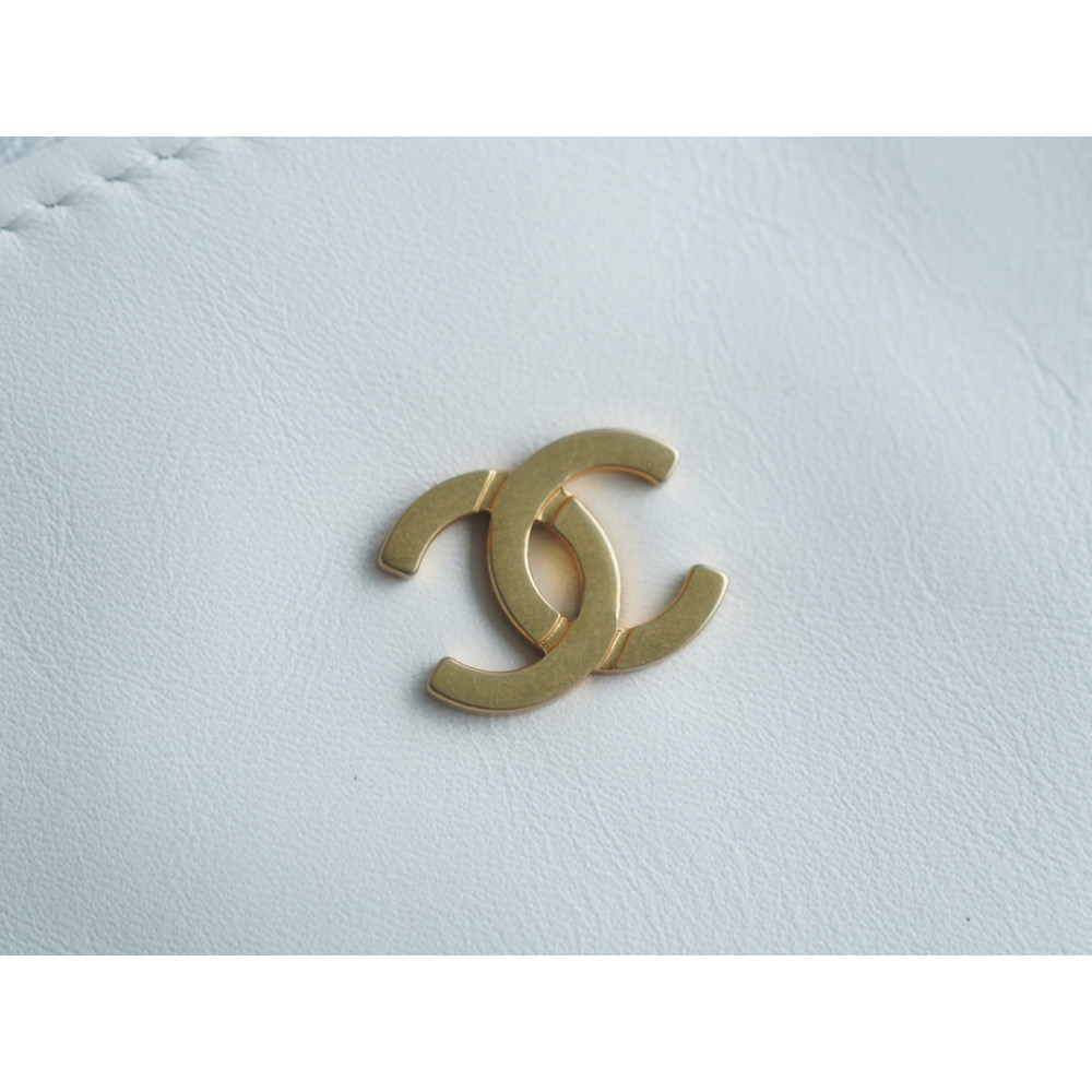 CHANEL 22 MEDIUM BAG