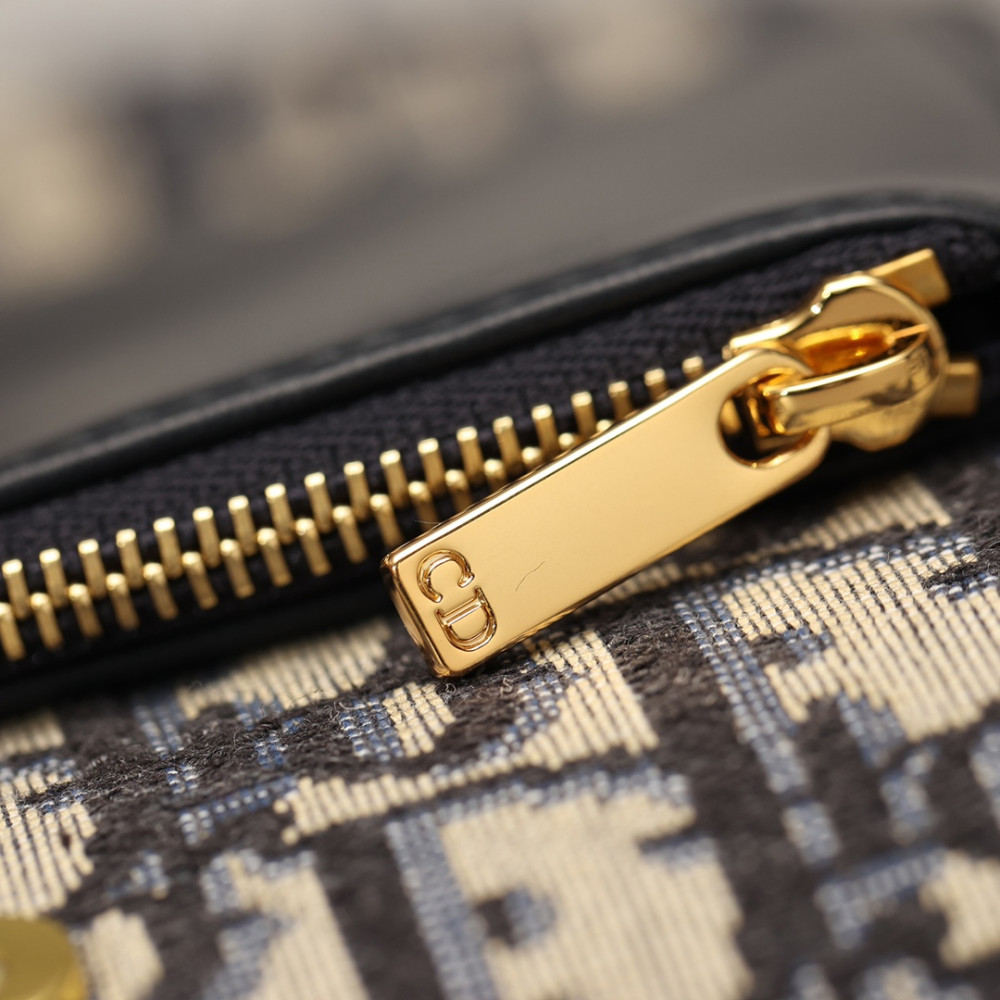 DIOR BOBBY EAST-WEST POUCH WITH CHAIN DIOR BOBBY EAST-WEST POUCH WITH CHAIN