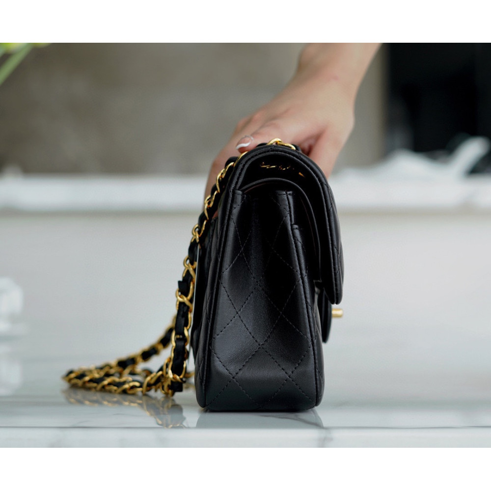 CHANEL SMALL DOUBLE FLAP BAG CHANEL SMALL DOUBLE FLAP BAG