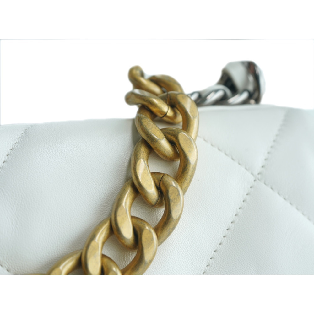 CHANEL MEDIUM 19 FLAP BAG