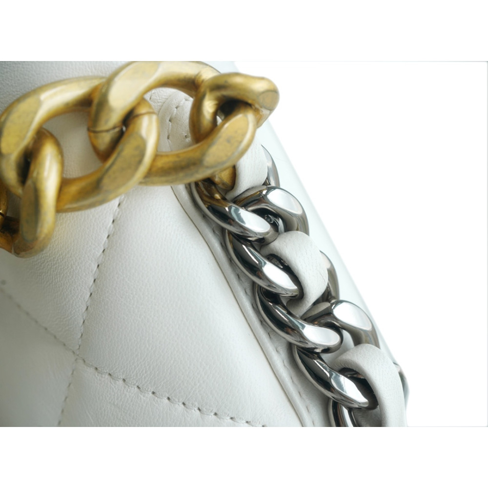 CHANEL MEDIUM 19 FLAP BAG