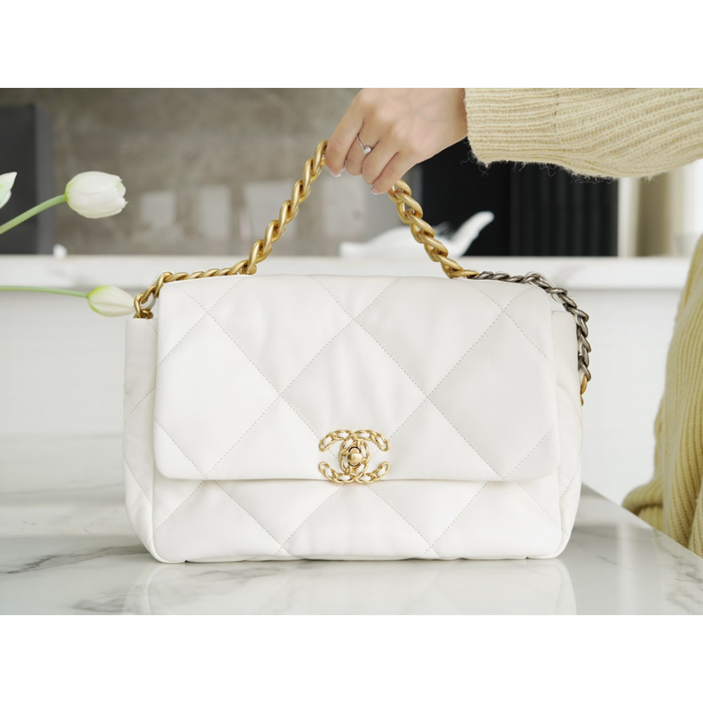 CHANEL MEDIUM 19 FLAP BAG