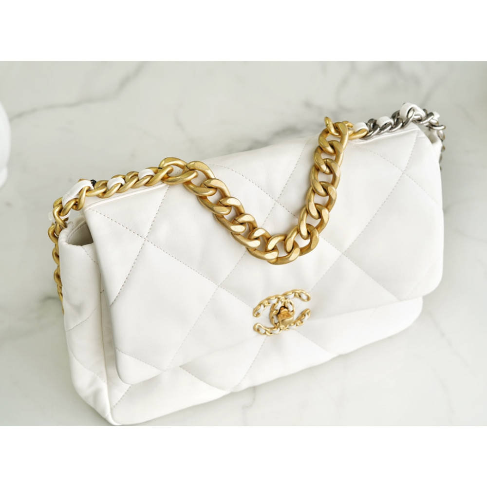 CHANEL MEDIUM 19 FLAP BAG