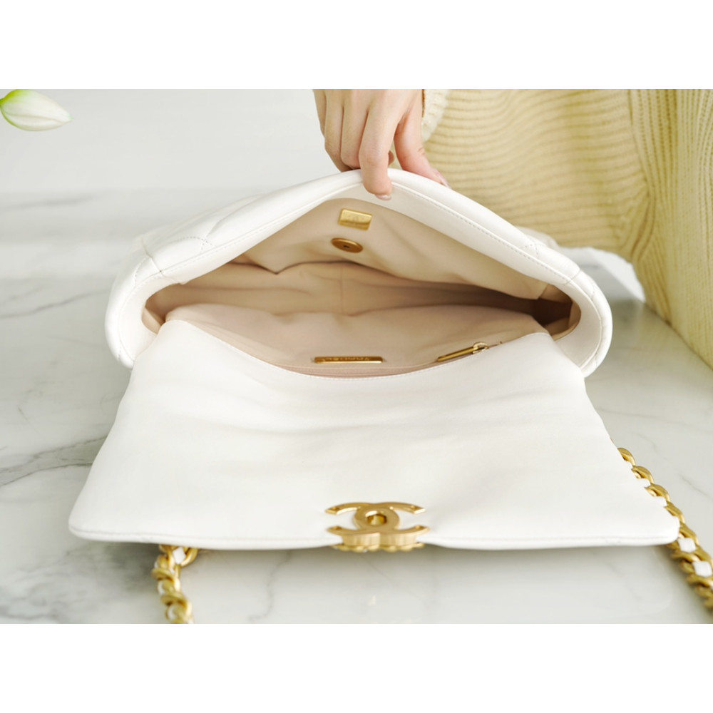 CHANEL MEDIUM 19 FLAP BAG