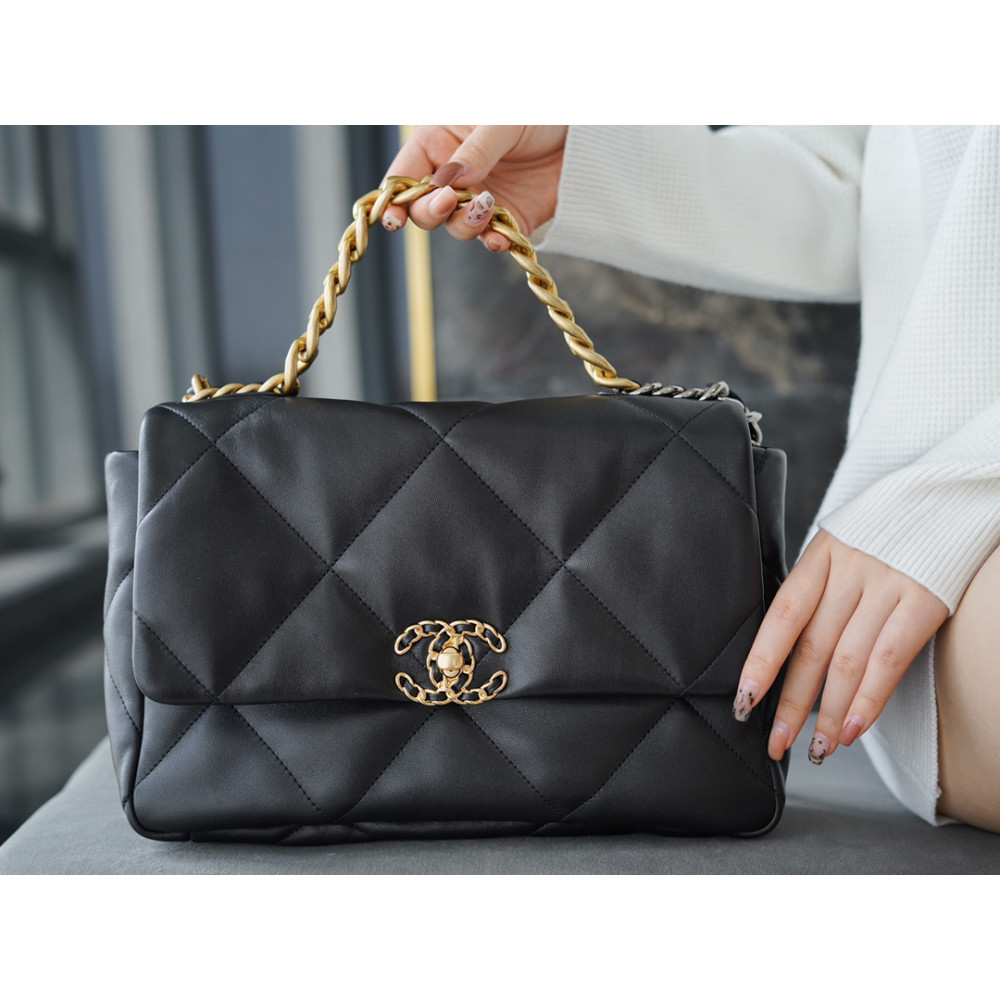 CHANEL MEDIUM 19 FLAP BAG