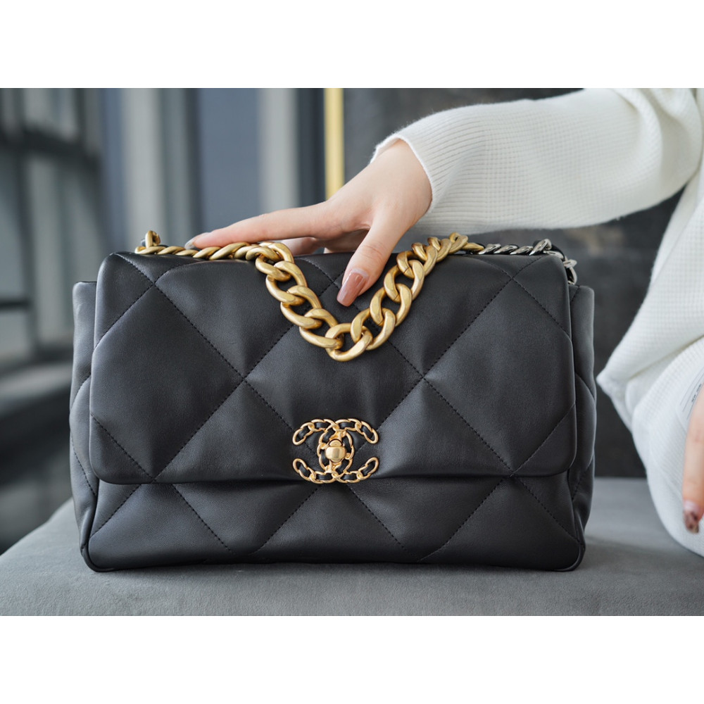 CHANEL MEDIUM 19 FLAP BAG