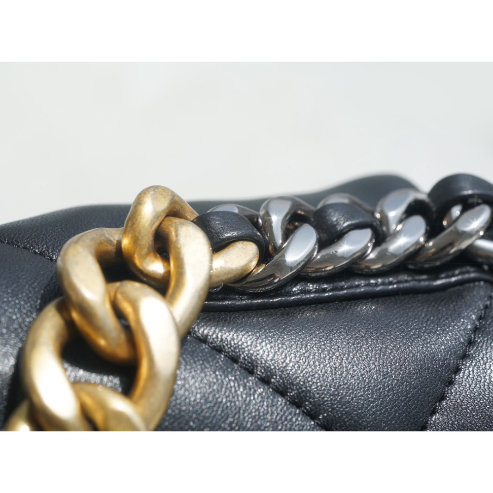 CHANEL MEDIUM 19 FLAP BAG