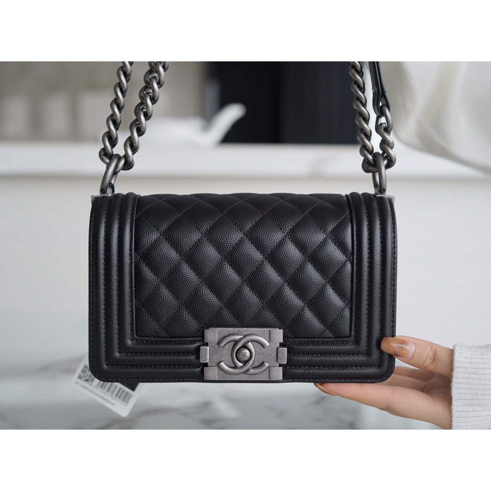 CHANEL MEDIUM BOY FLAP BAG CHANEL MEDIUM BOY FLAP BAG
