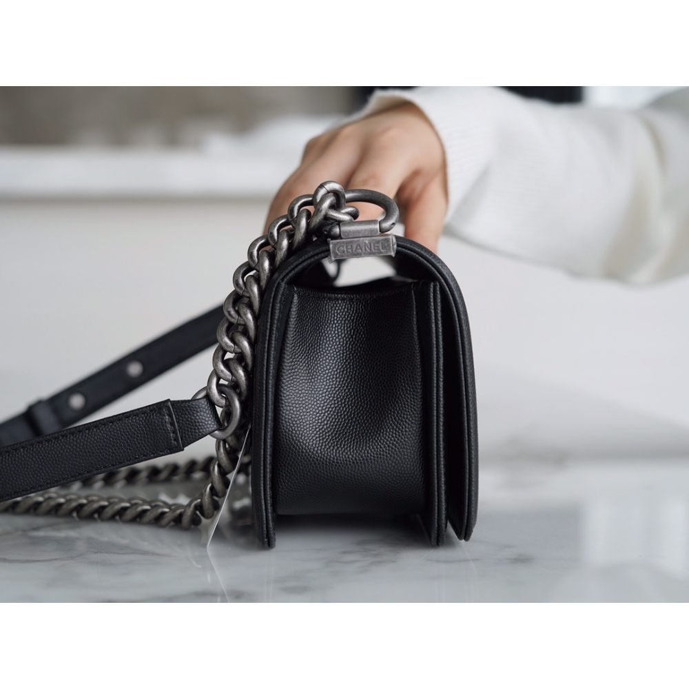 CHANEL MEDIUM BOY FLAP BAG CHANEL MEDIUM BOY FLAP BAG