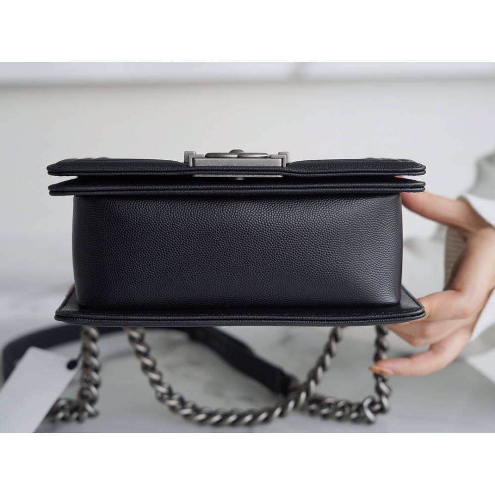 CHANEL MEDIUM BOY FLAP BAG CHANEL MEDIUM BOY FLAP BAG