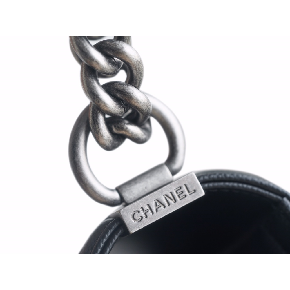CHANEL MEDIUM BOY FLAP BAG CHANEL MEDIUM BOY FLAP BAG