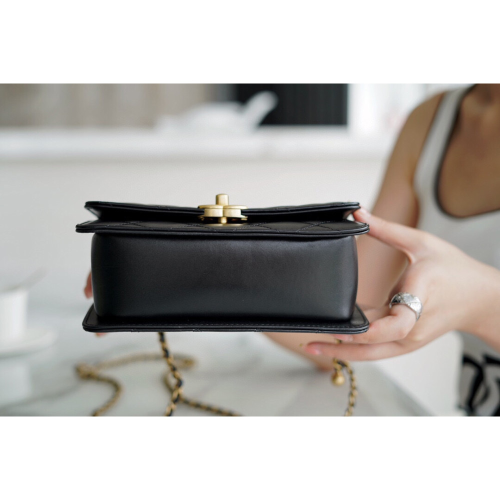 CHANEL MINI PERFECT FIT FLAP BAG CHANEL MINI PERFECT FIT FLAP BAG