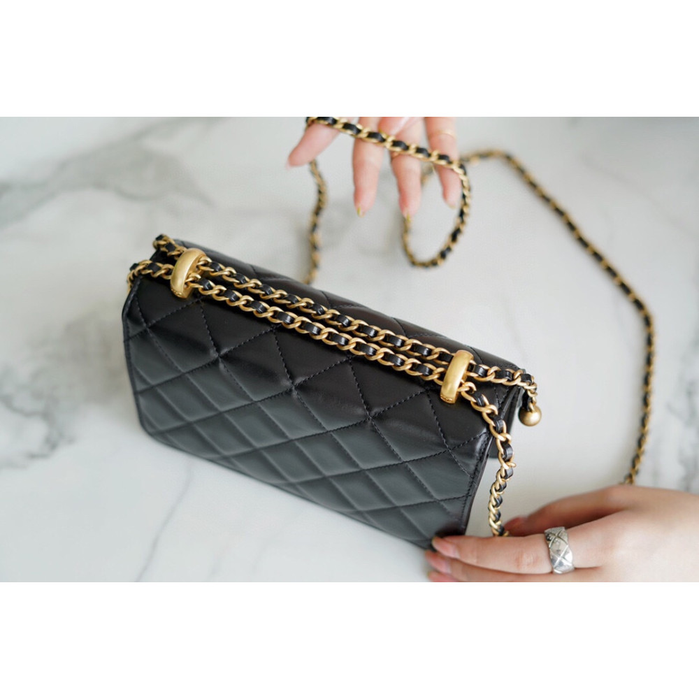 CHANEL MINI PERFECT FIT FLAP BAG CHANEL MINI PERFECT FIT FLAP BAG
